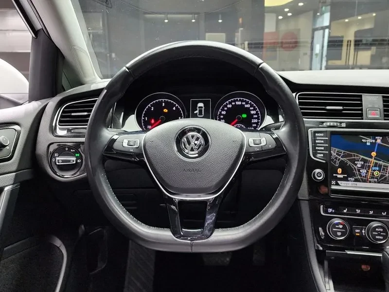 VW Golf 2.0 Tdi Premium, снимка 14 - Автомобили и джипове - 55830376