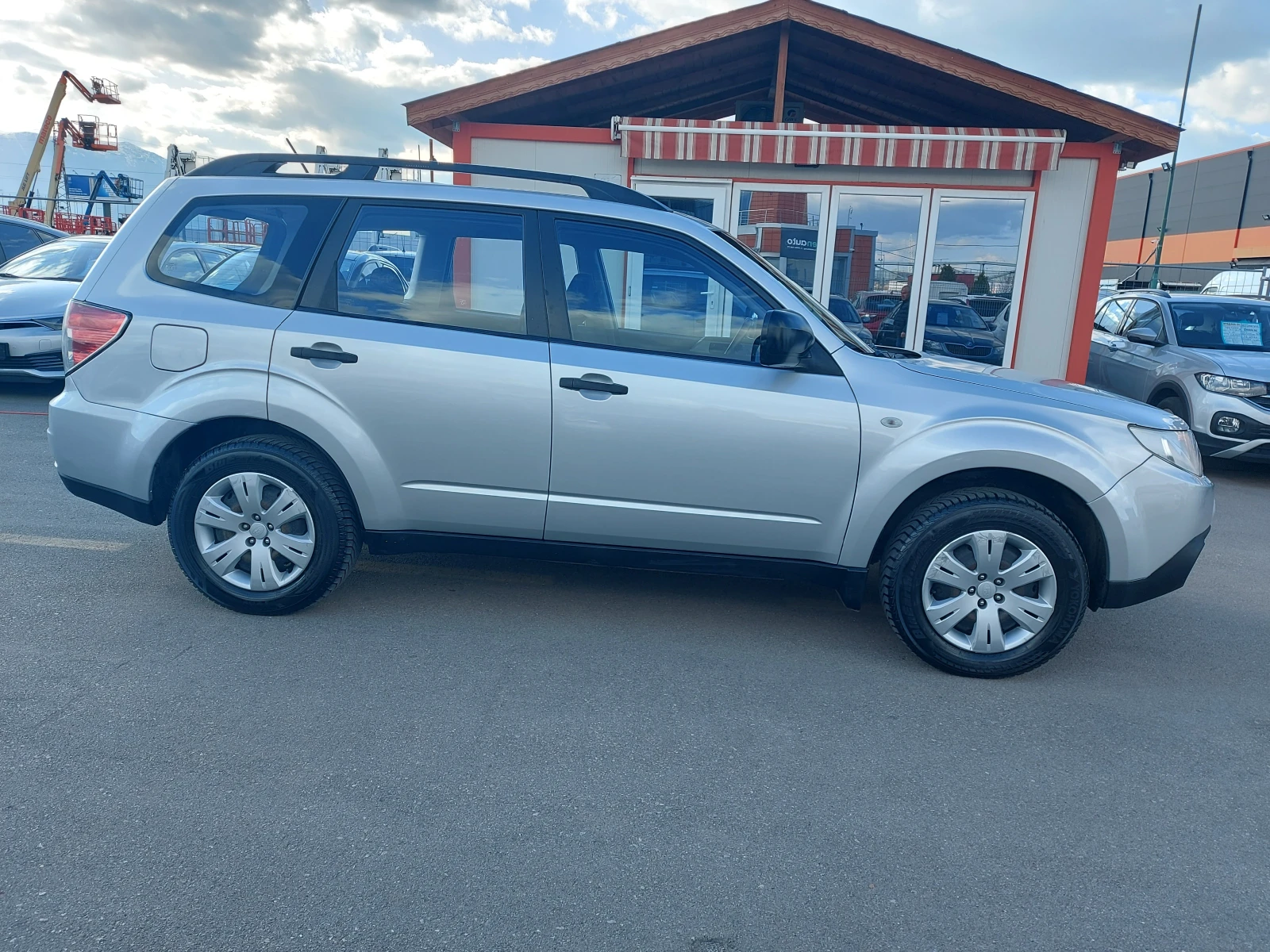 Subaru Forester 2.0 i АВТОМАТИК, ШВЕЙЦАРИЯ, 4х4 - изображение 4