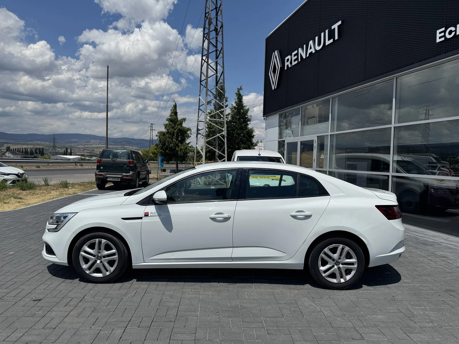 Renault Megane 1.3TCe 115 к.с./Life - изображение 7