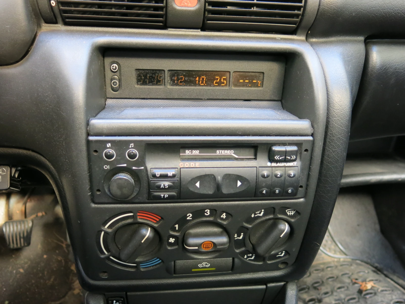 Opel Astra 1, 6i - изображение 7