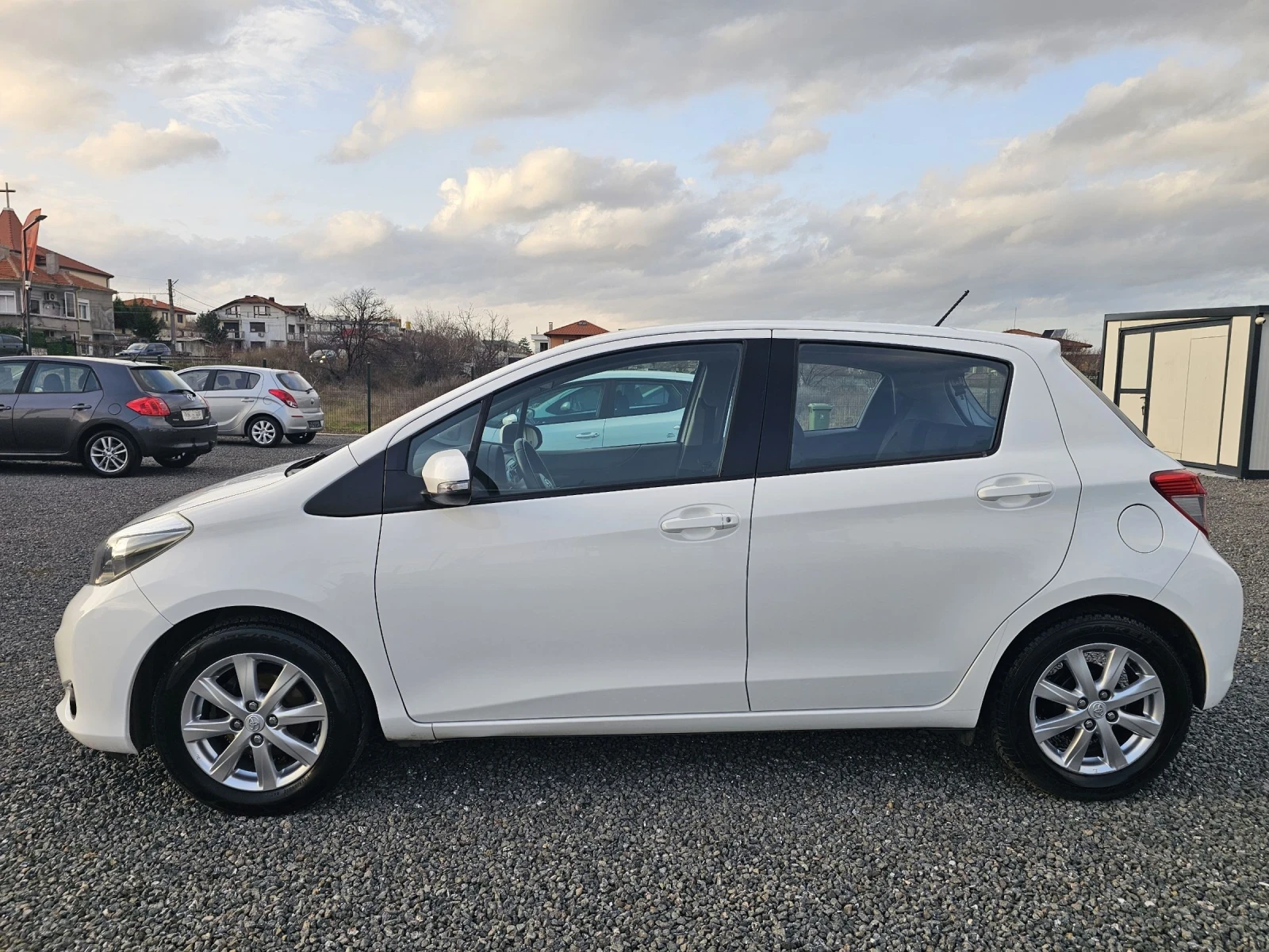 Toyota Yaris 1.0VVT-i NAVI!!! - изображение 7