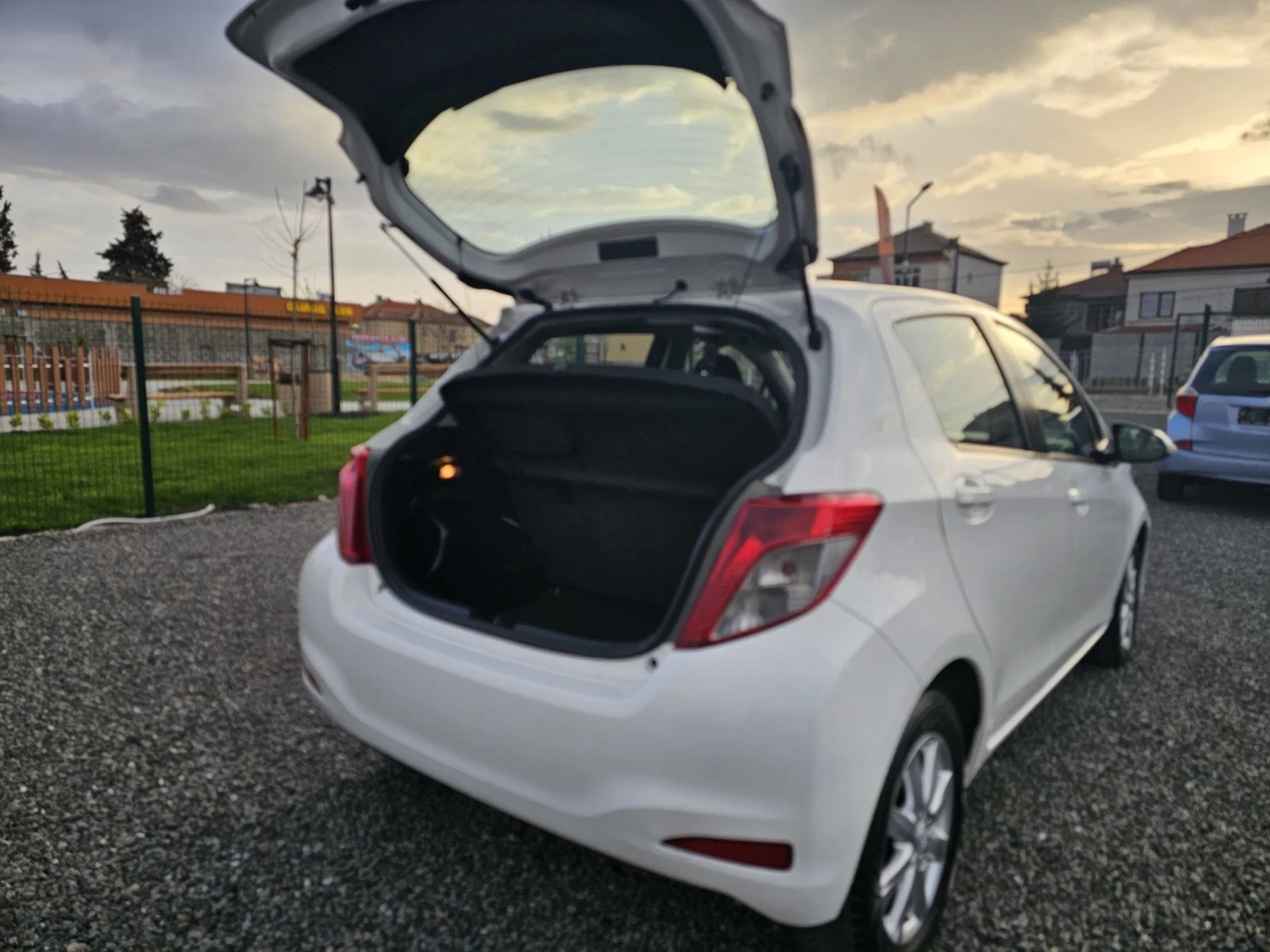 Toyota Yaris 1.0VVT-i NAVI!!! | Mobile.bg � ����������� 15