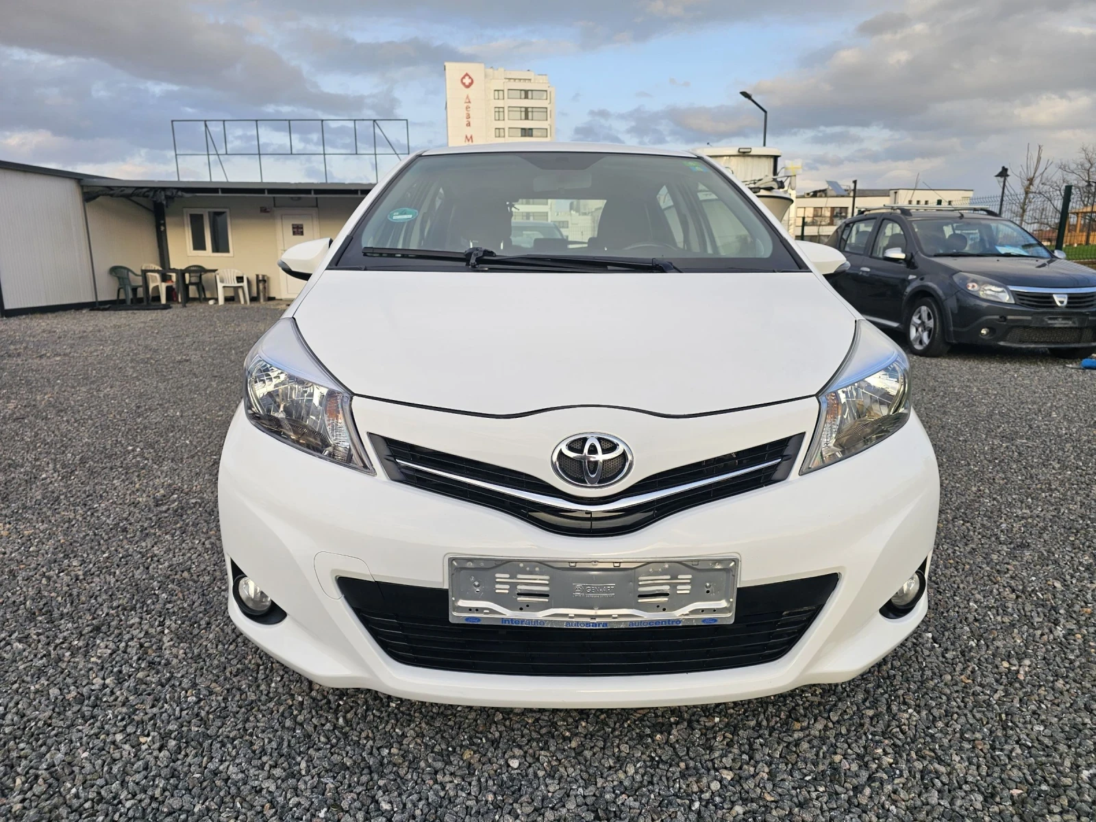 Toyota Yaris 1.0VVT-i NAVI!!! - изображение 2