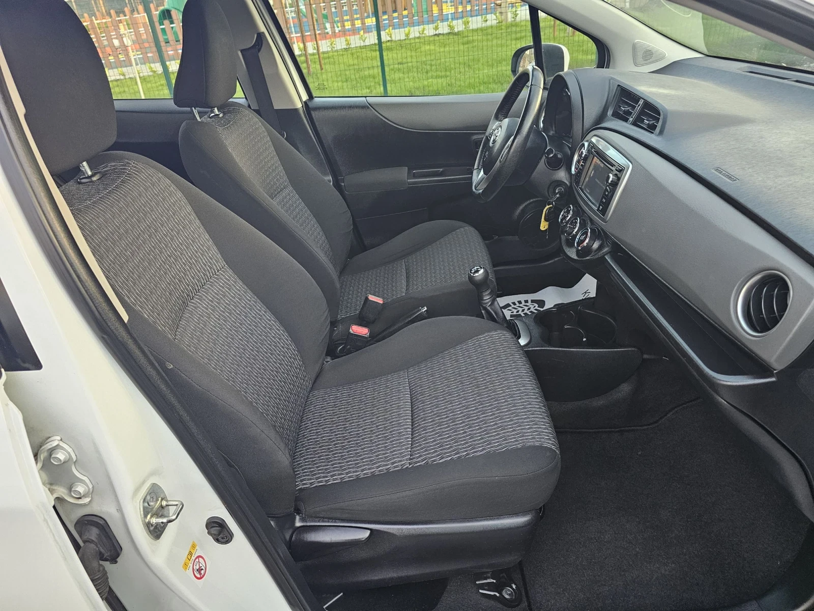 Toyota Yaris 1.0VVT-i NAVI!!! | Mobile.bg � ����������� 12