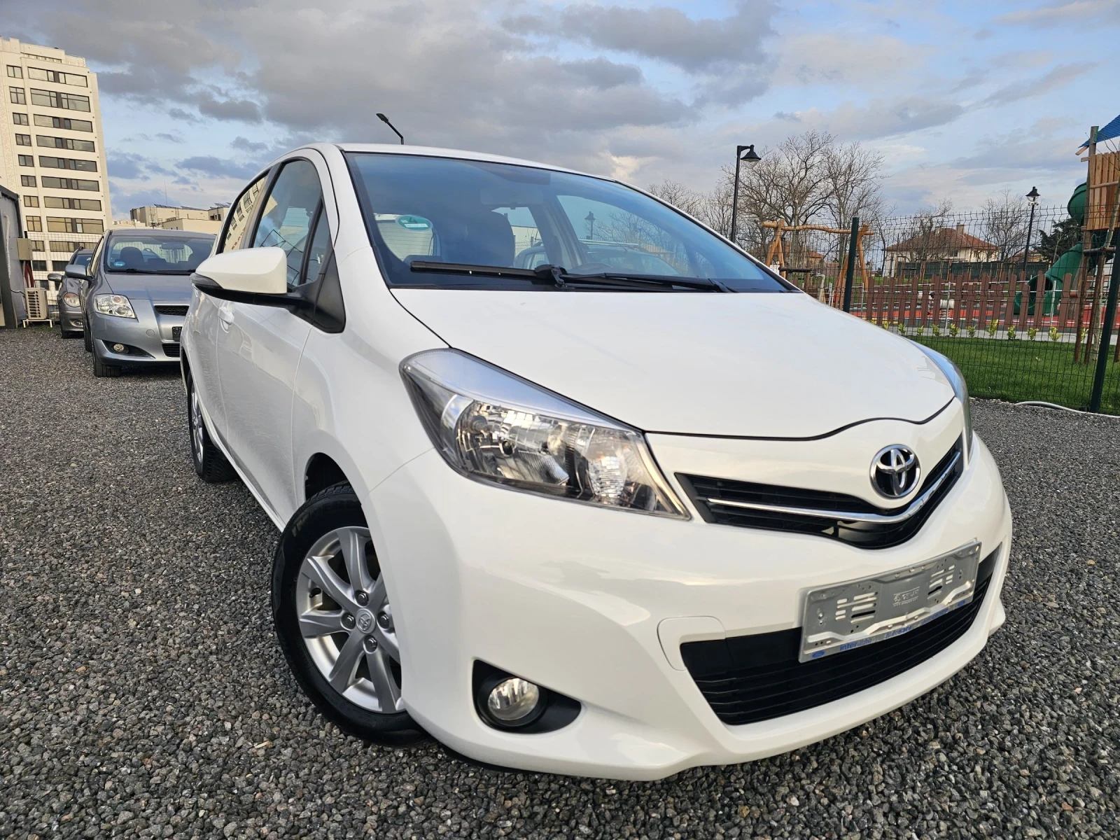 Toyota Yaris 1.0VVT-i NAVI!!! - изображение 3