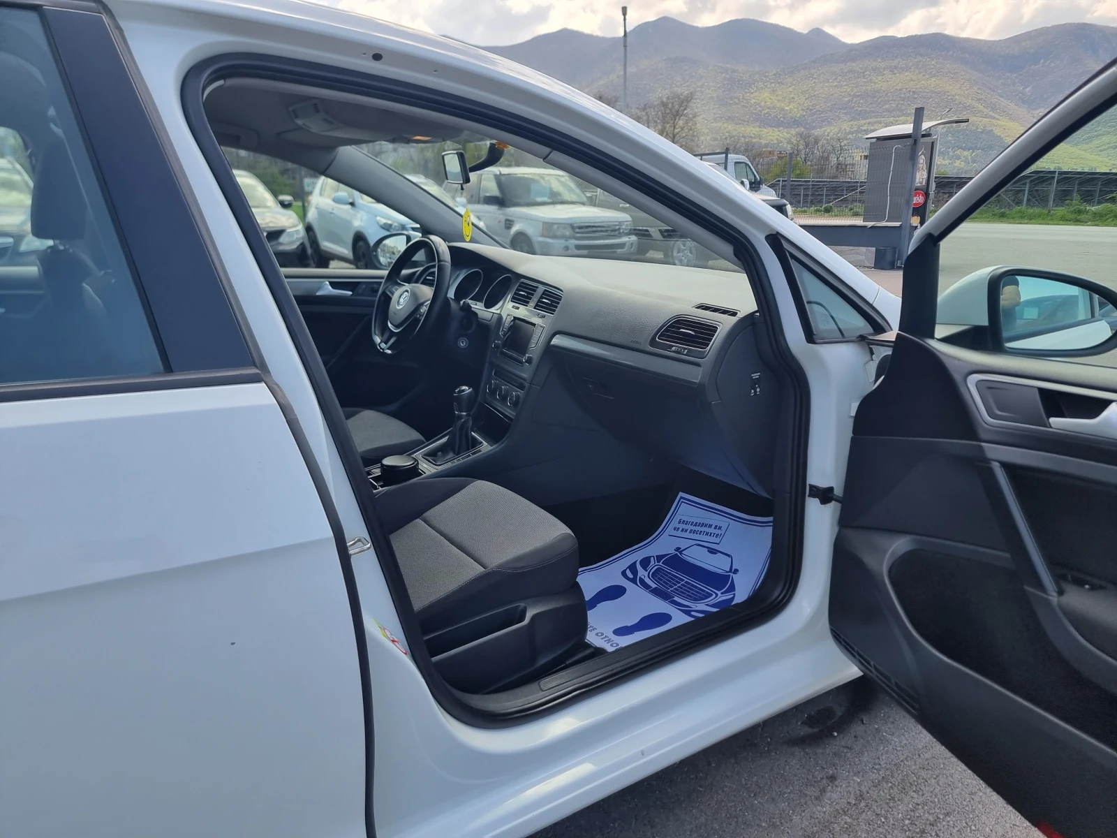 VW Golf 1.6TDI, снимка 15 - Автомобили и джипове - 54226831