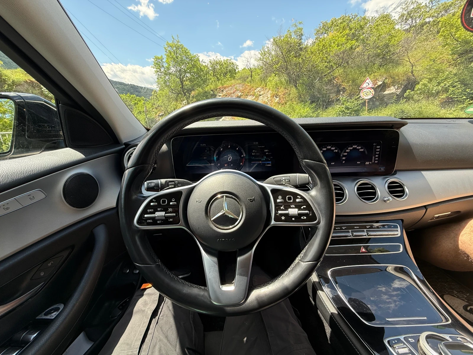 Mercedes-Benz E 220, снимка 10 - Автомобили и джипове - 54561216