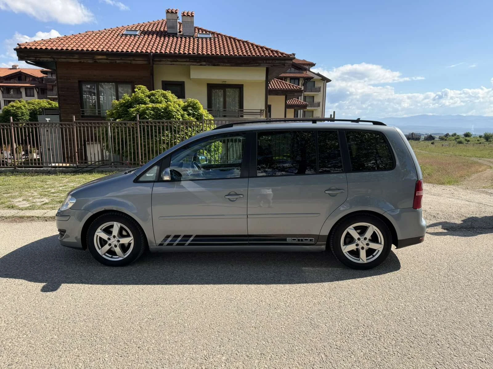 VW Touran 1.9 105hp, снимка 7 - Автомобили и джипове - 54671513