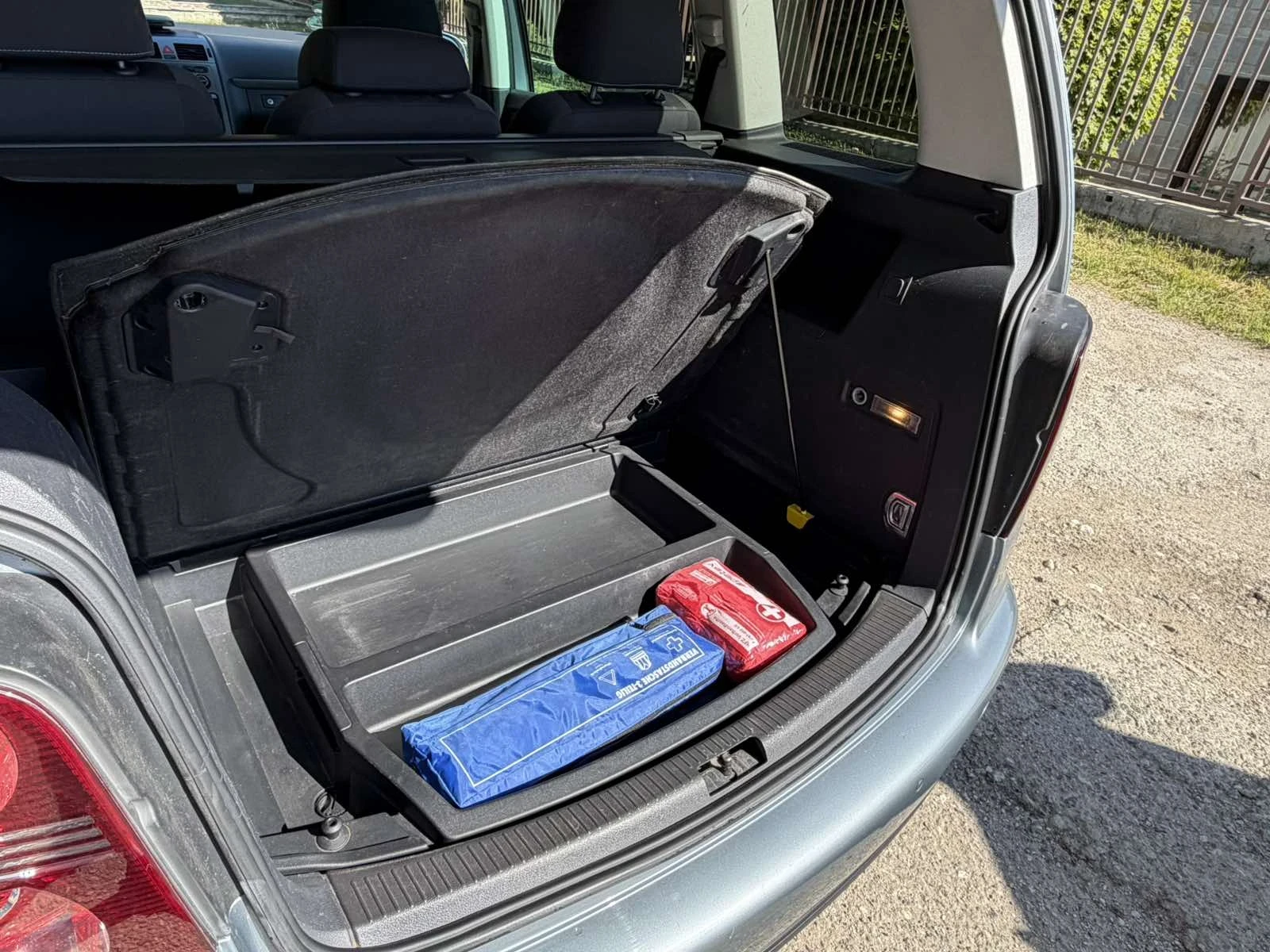 VW Touran 1.9 105hp, снимка 13 - Автомобили и джипове - 54671513