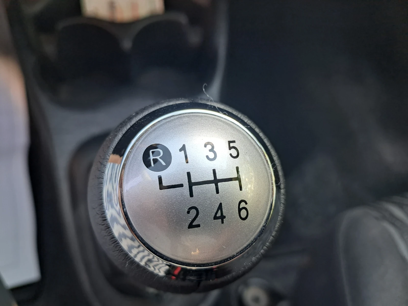 Toyota Yaris 1.4 d4d 90 ks 6 sk., снимка 14 - Автомобили и джипове - 55064242