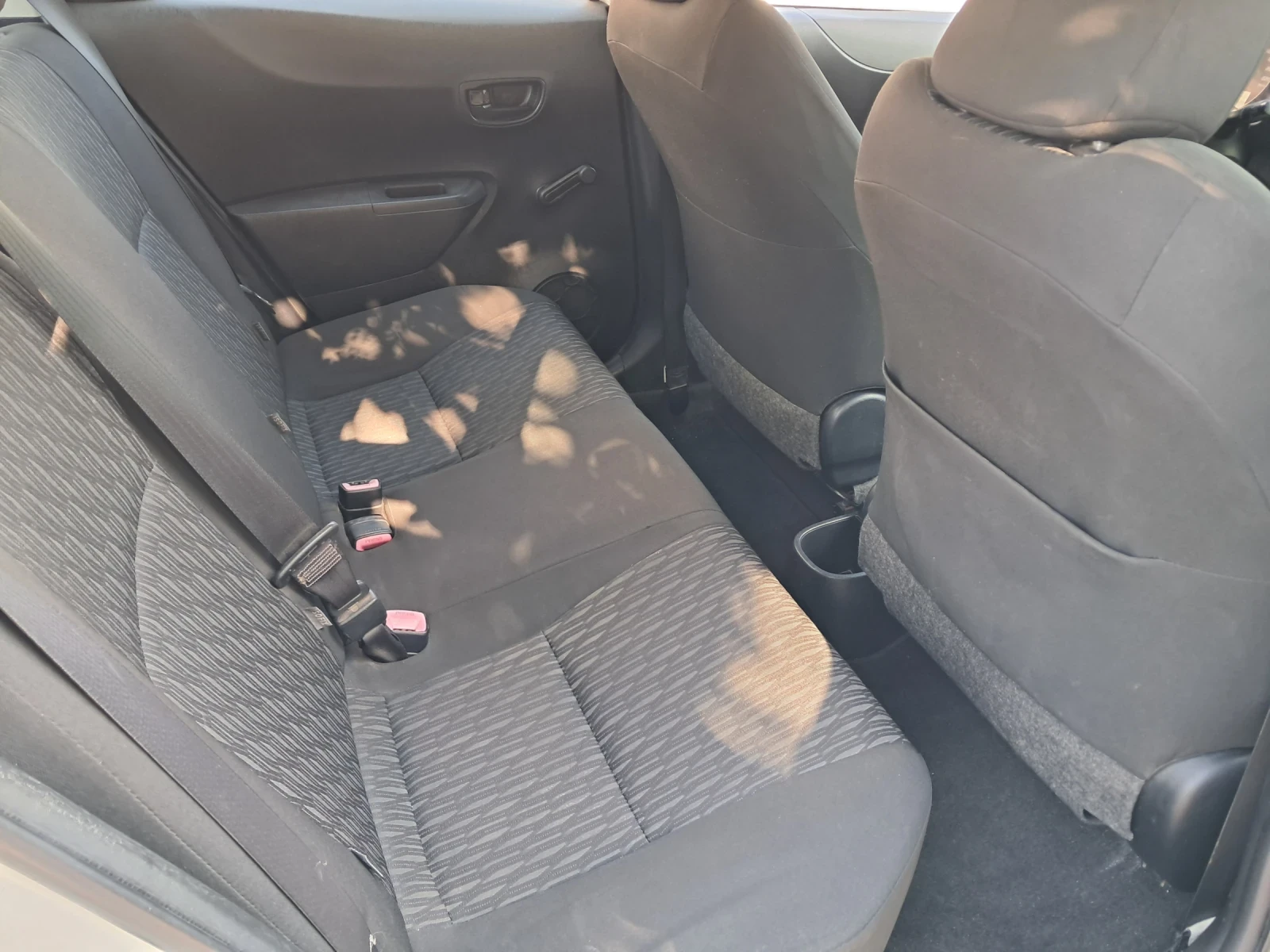 Toyota Yaris 1.4 d4d 90 ks 6 sk., снимка 7 - Автомобили и джипове - 55064242