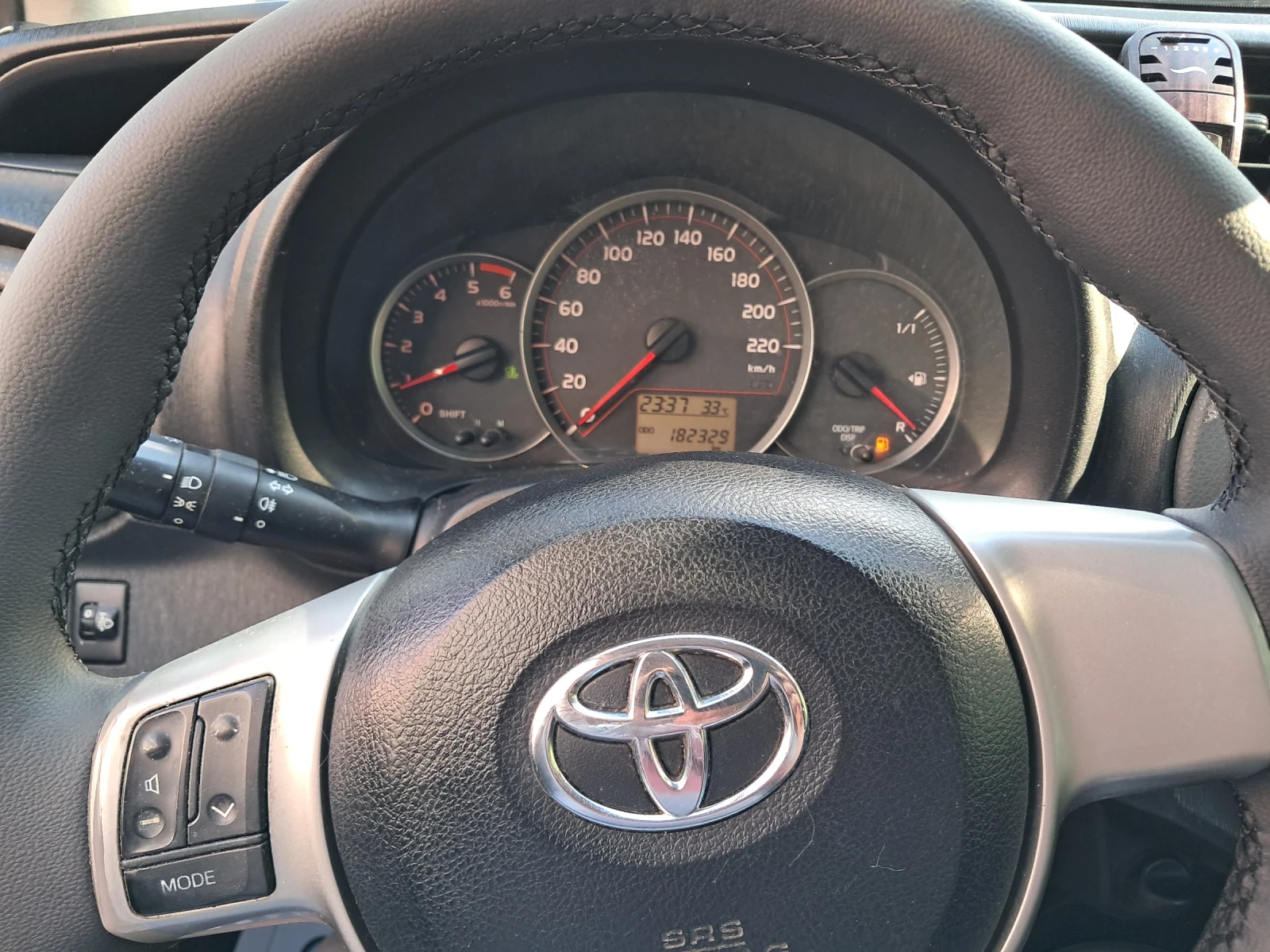 Toyota Yaris 1.4 d4d 90 ks 6 sk., снимка 13 - Автомобили и джипове - 55064242