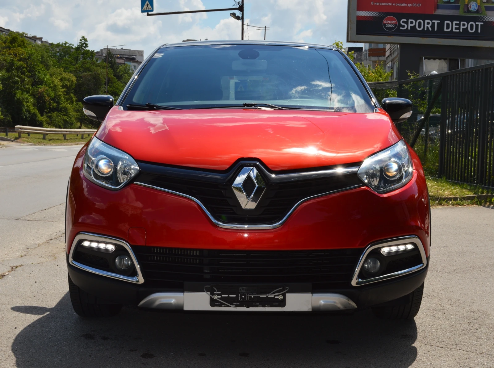 Renault Captur 1.2 TCE HRLLY HANSEN - ШВЕЙЦАРИЯ, снимка 2 - Автомобили и джипове - 55218880