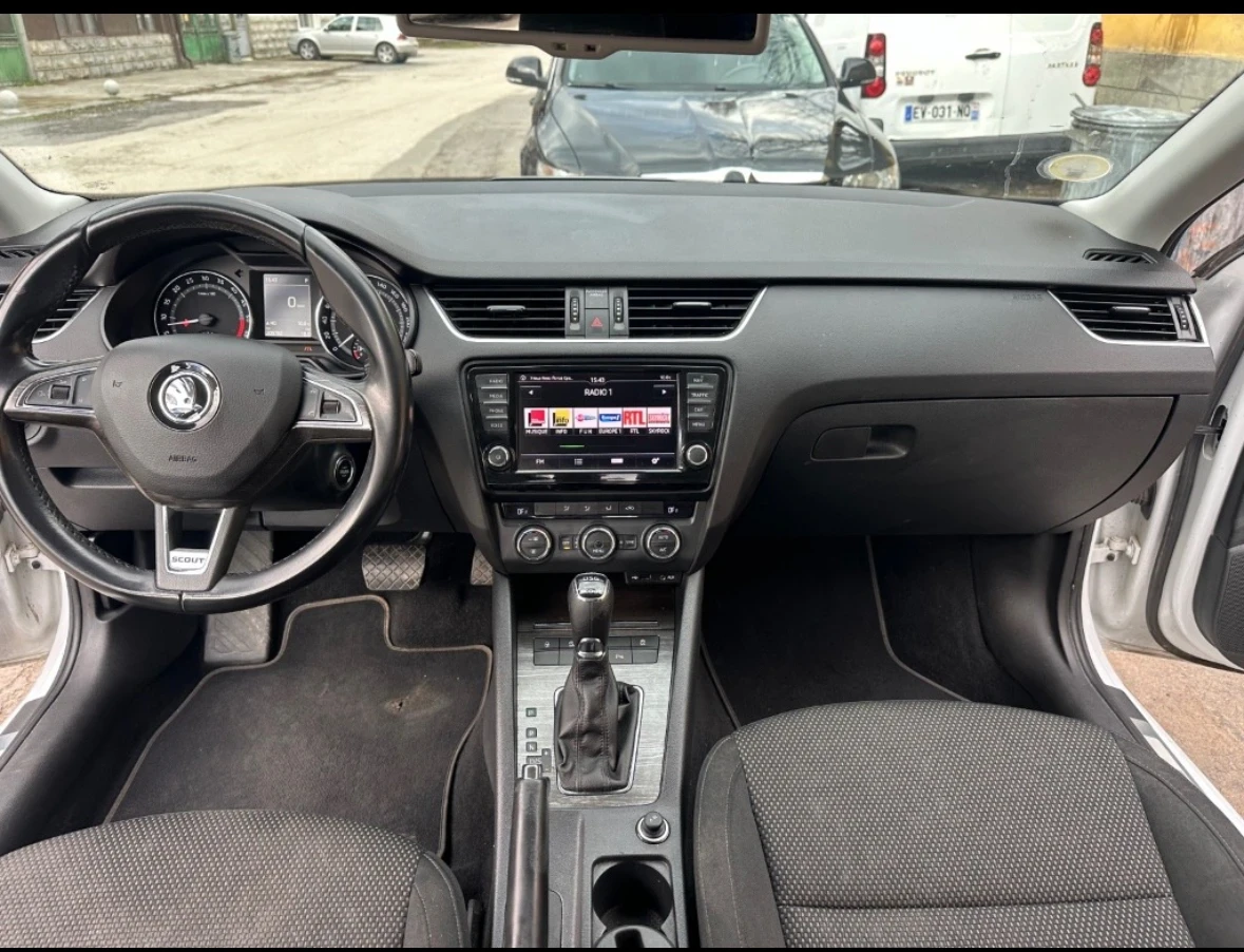 Skoda Octavia 2.0 TDI Scout, снимка 11 - Автомобили и джипове - 55965192