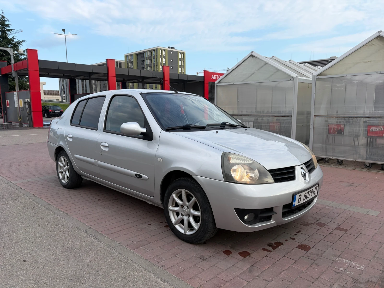 Renault Clio Symbol 1.4 75, снимка 3 - Автомобили и джипове - 56023282