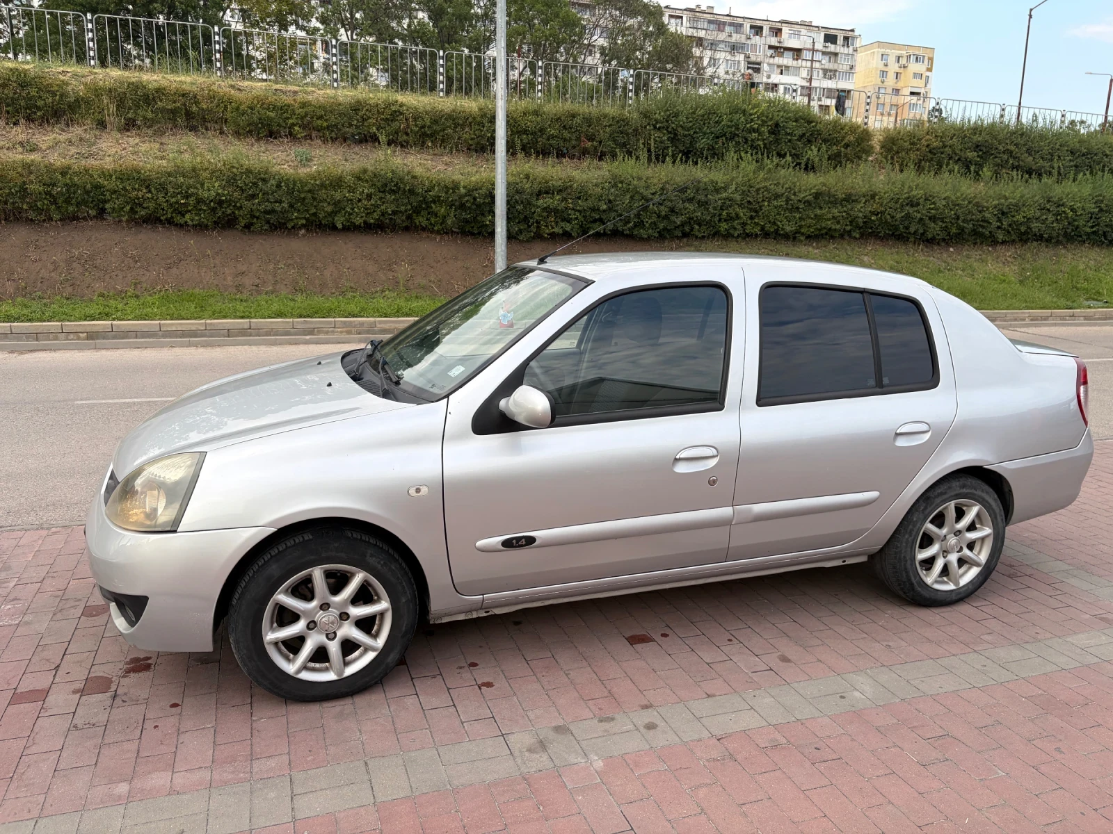 Renault Clio Symbol 1.4 75, снимка 2 - Автомобили и джипове - 56023282
