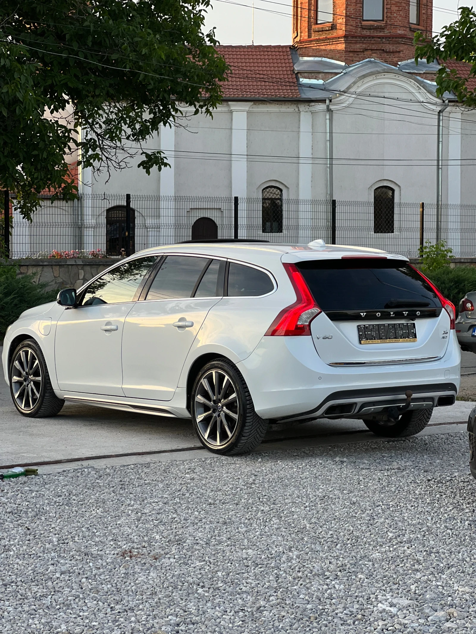 Volvo V60 D6 AWD, снимка 4 - Автомобили и джипове - 56449038