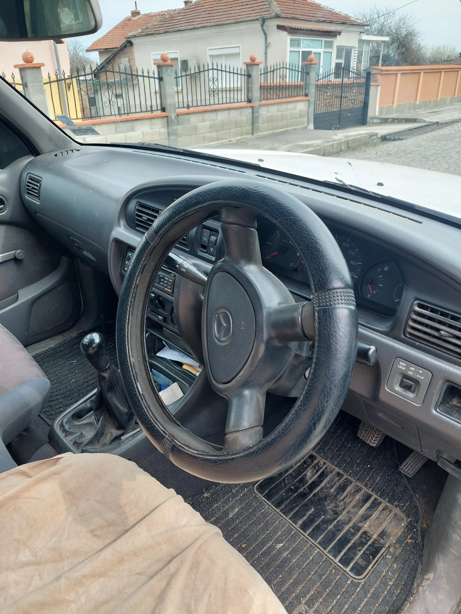 Mazda B2500 2.5l - изображение 6