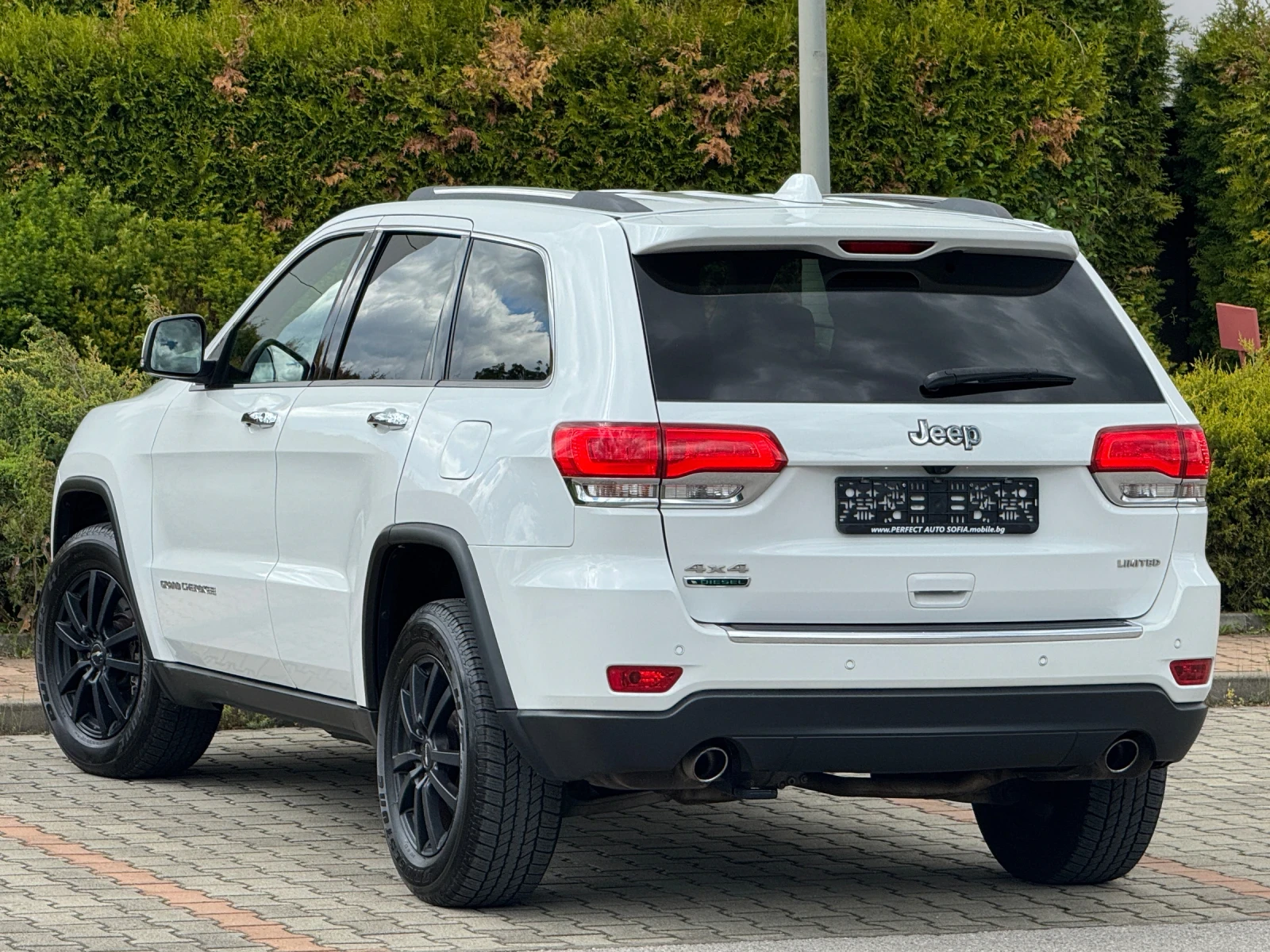 Jeep Grand cherokee 3.0d-LIMITED-КОЖА-ПОДГРЕВ-КАМЕРА-KEYLESS-ОТЛИЧЕН!! - изображение 3