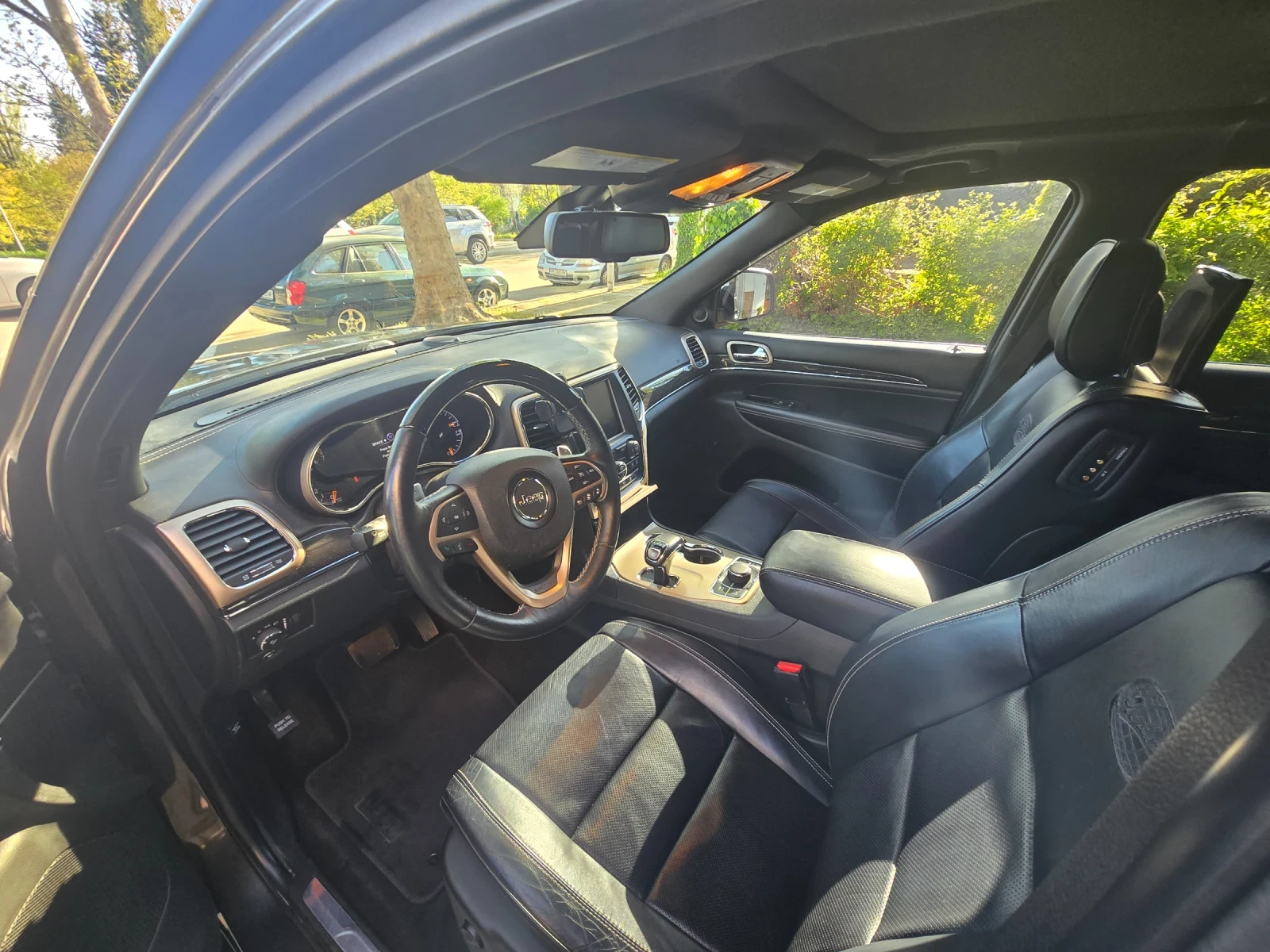 Jeep Grand cherokee Overland, снимка 8 - Автомобили и джипове - 54314407