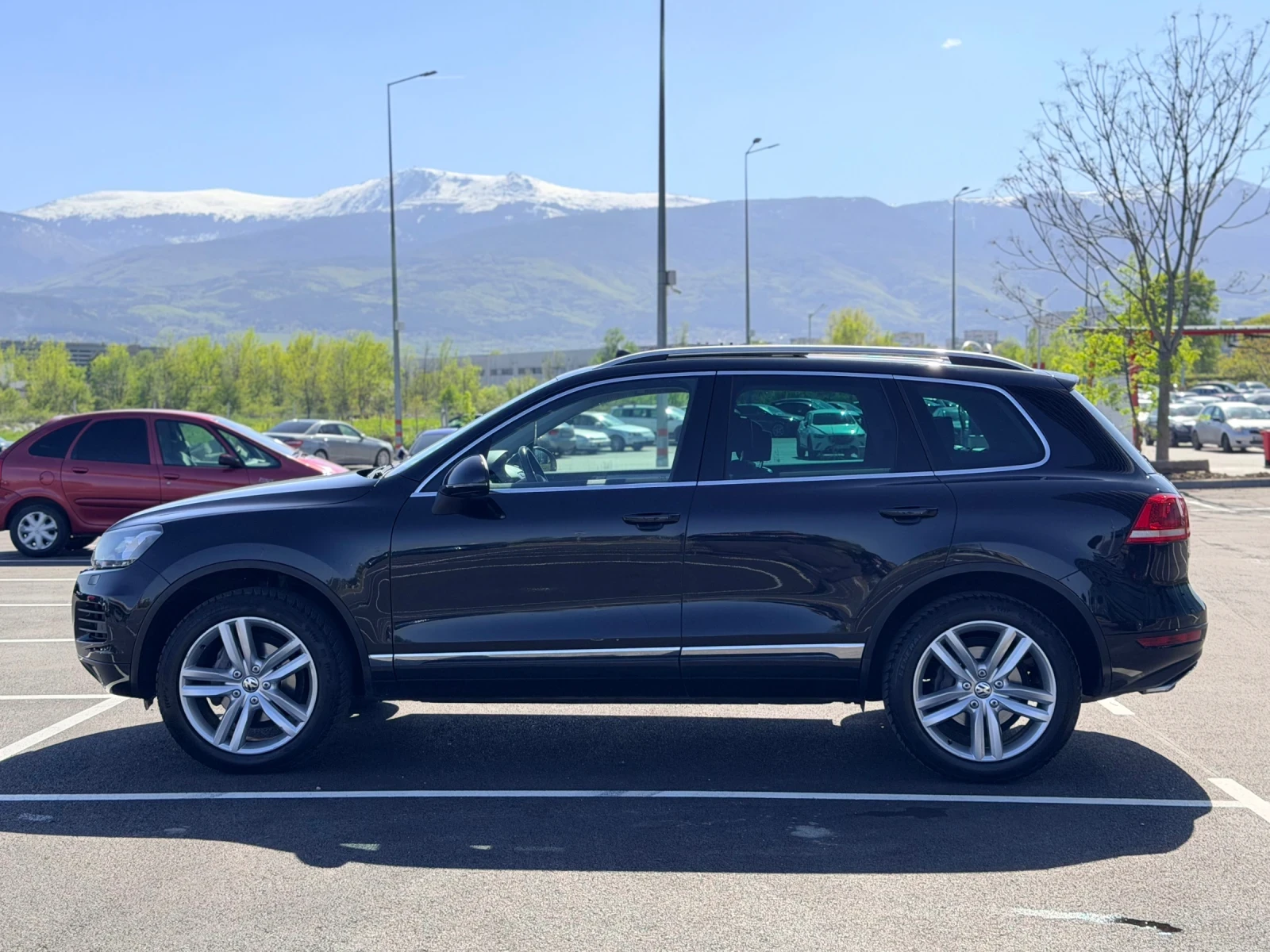 VW Touareg 3.0TDI-V6-Executive-Лизинг през Уникредит , снимка 4 - Автомобили и джипове - 54333445