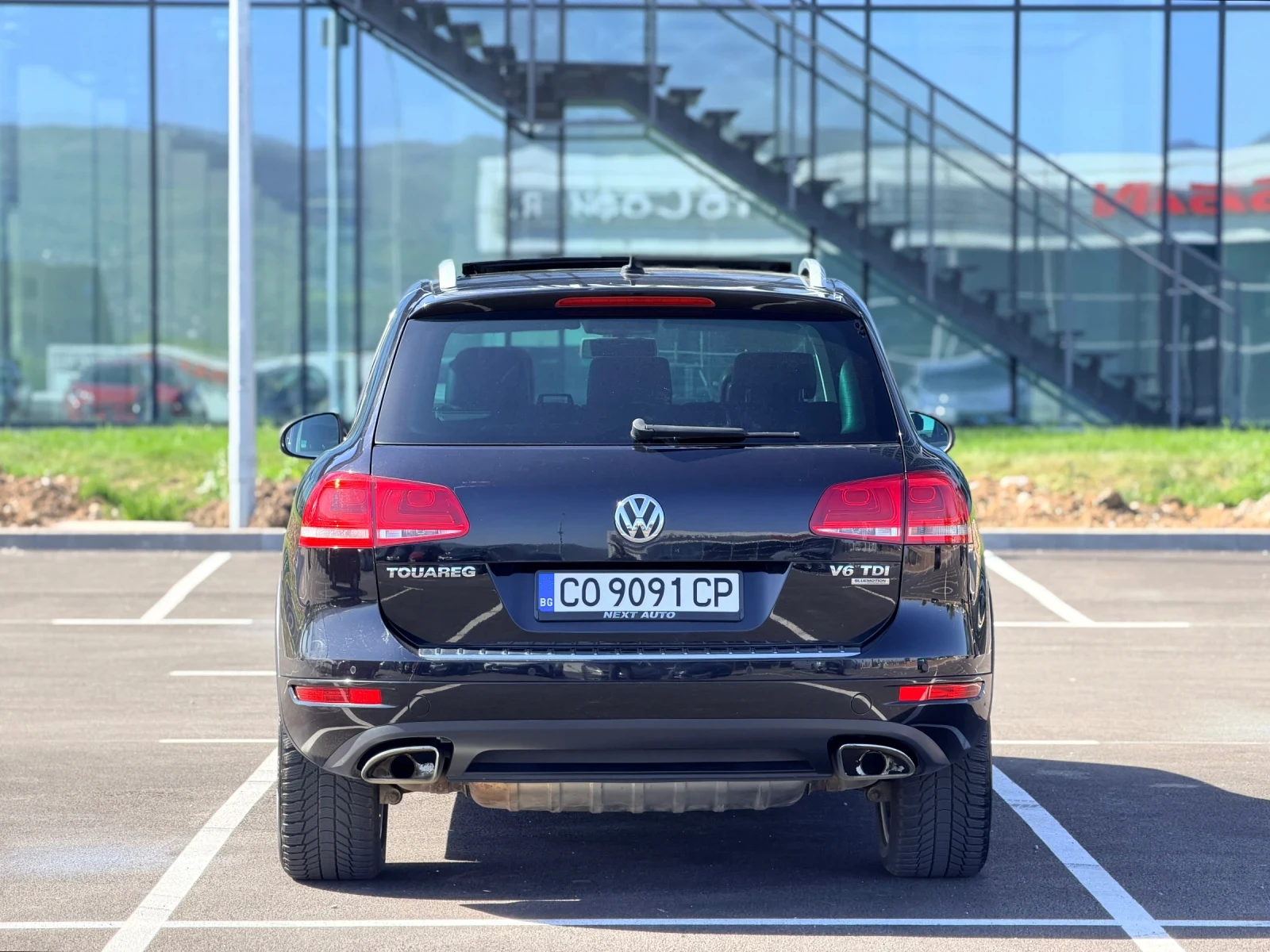 VW Touareg 3.0TDI-V6-Executive-Лизинг през Уникредит , снимка 7 - Автомобили и джипове - 54333445