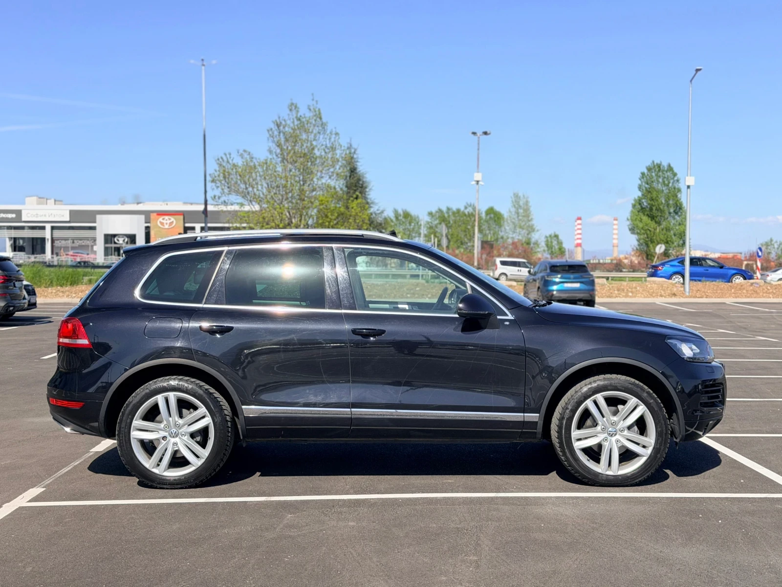 VW Touareg 3.0TDI-V6-Executive-Лизинг през Уникредит , снимка 5 - Автомобили и джипове - 54333445