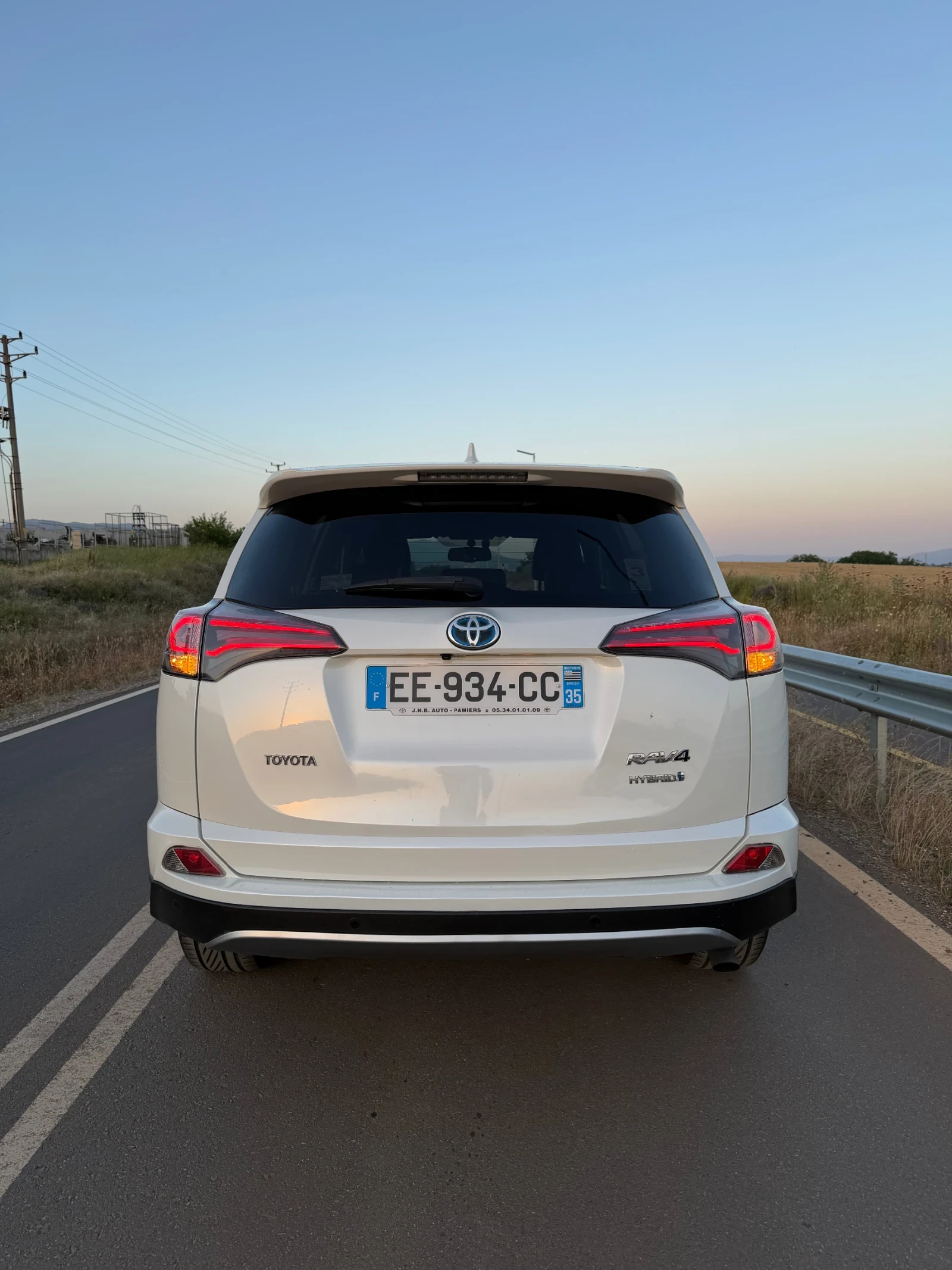 Toyota Rav4 2.5 HYBRID* KEYLESS* 4x4* CAMERA* , снимка 5 - Автомобили и джипове - 55093666