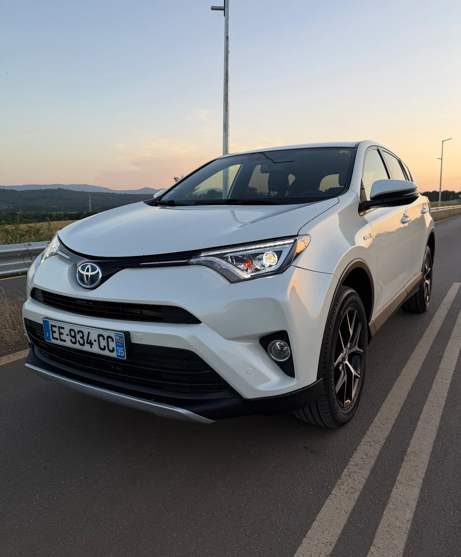 Toyota Rav4 2.5 HYBRID* KEYLESS* 4x4* CAMERA* , снимка 17 - Автомобили и джипове - 55093666