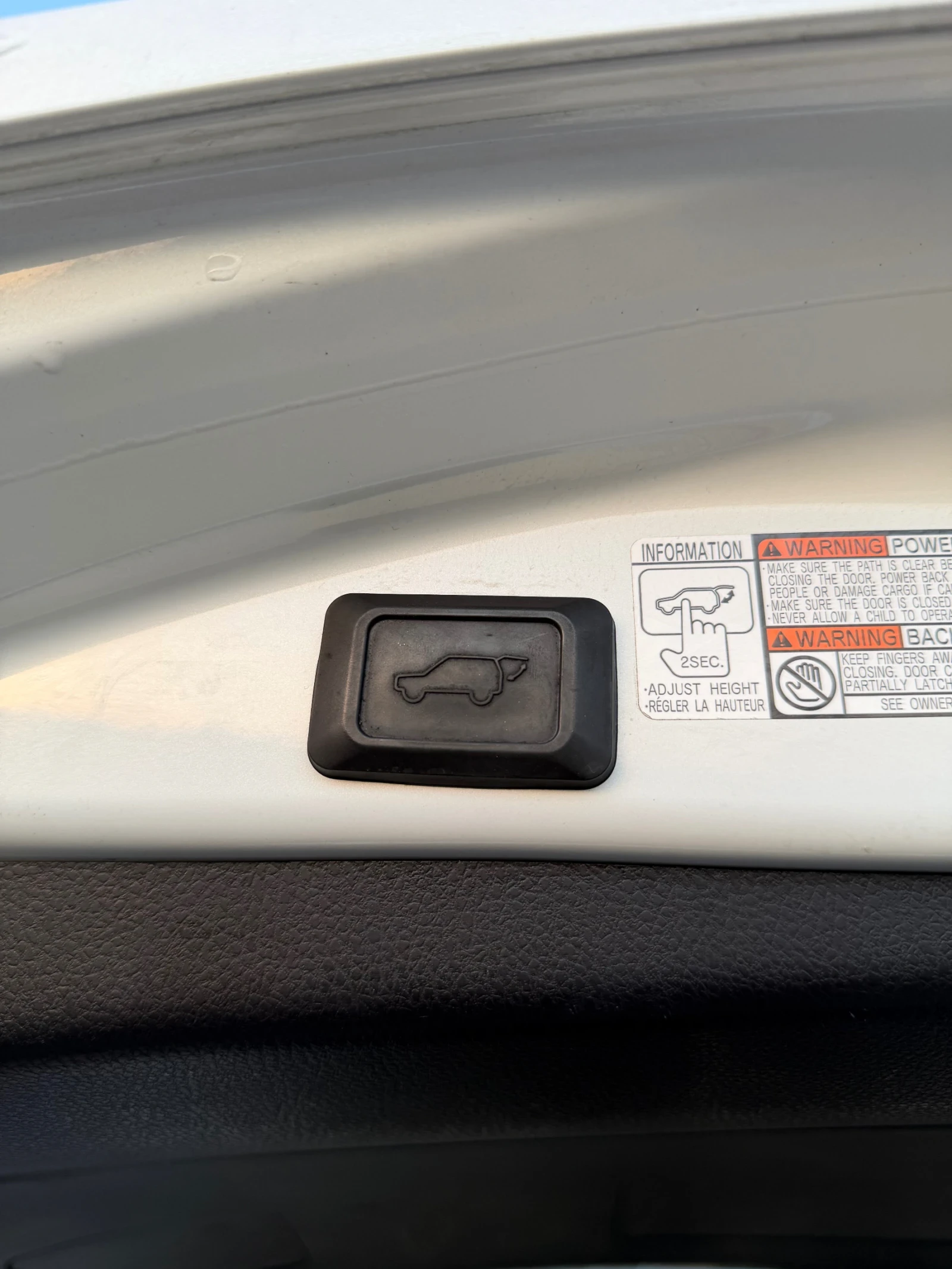 Toyota Rav4 2.5 HYBRID* KEYLESS* 4x4* CAMERA* , снимка 15 - Автомобили и джипове - 55093666