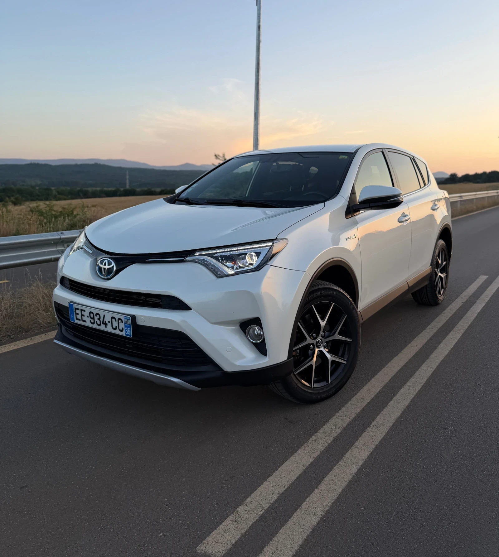 Toyota Rav4 2.5 HYBRID* KEYLESS* 4x4* CAMERA* , снимка 6 - Автомобили и джипове - 55093666