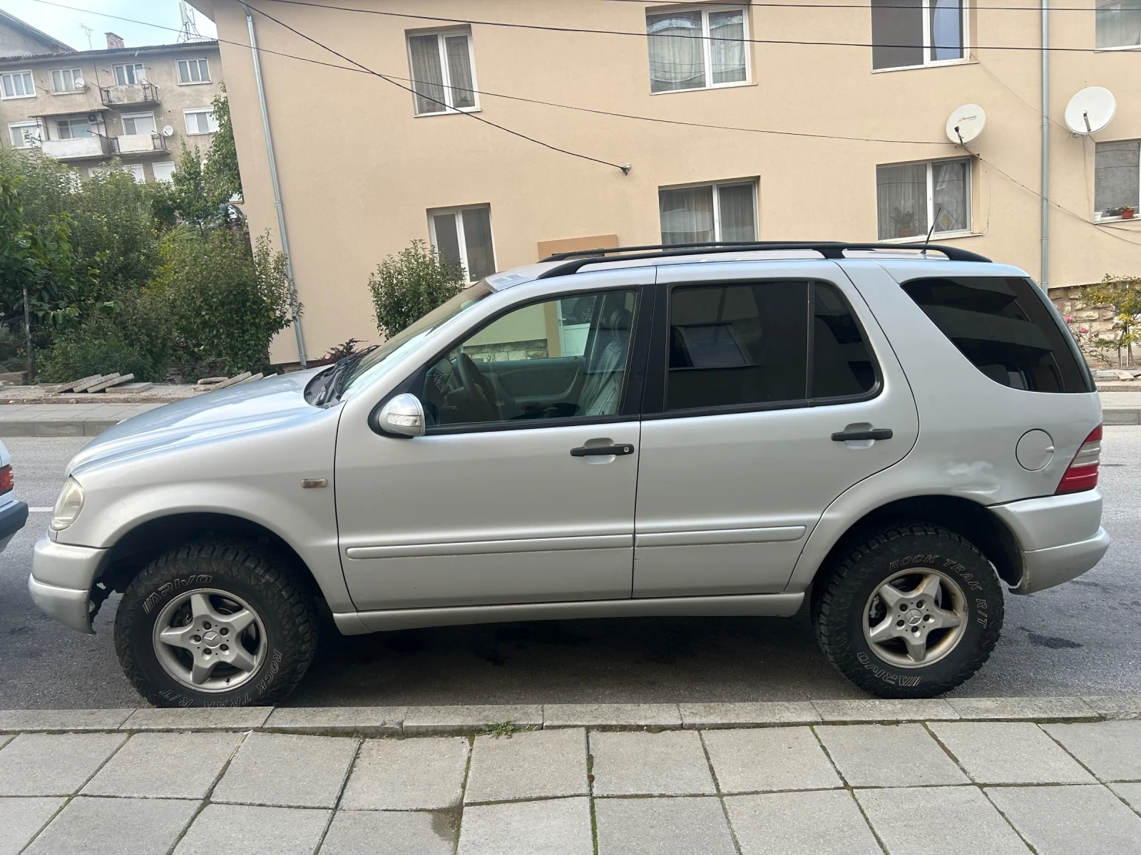 Mercedes-Benz ML 270, снимка 2 - Автомобили и джипове - 56522763
