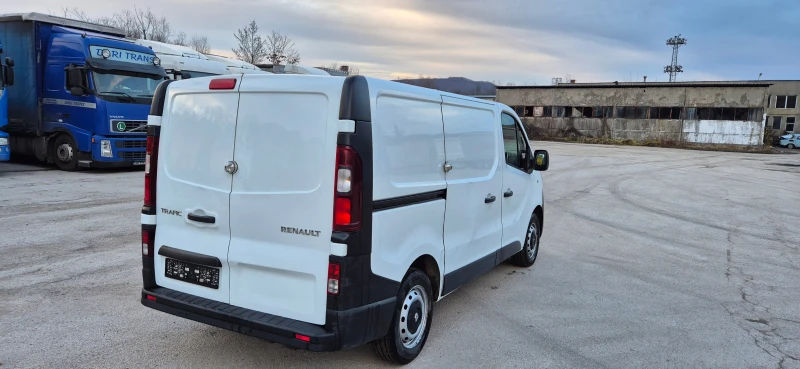 Renault Trafic, снимка 3 - Бусове и автобуси - 48441085