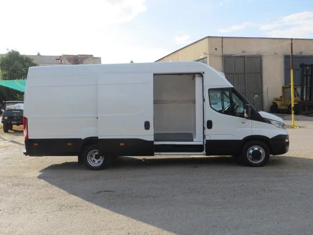 Iveco Daily 35C17V ДВУТЕМПЕРАТУРЕН, снимка 11 - Бусове и автобуси - 33603322