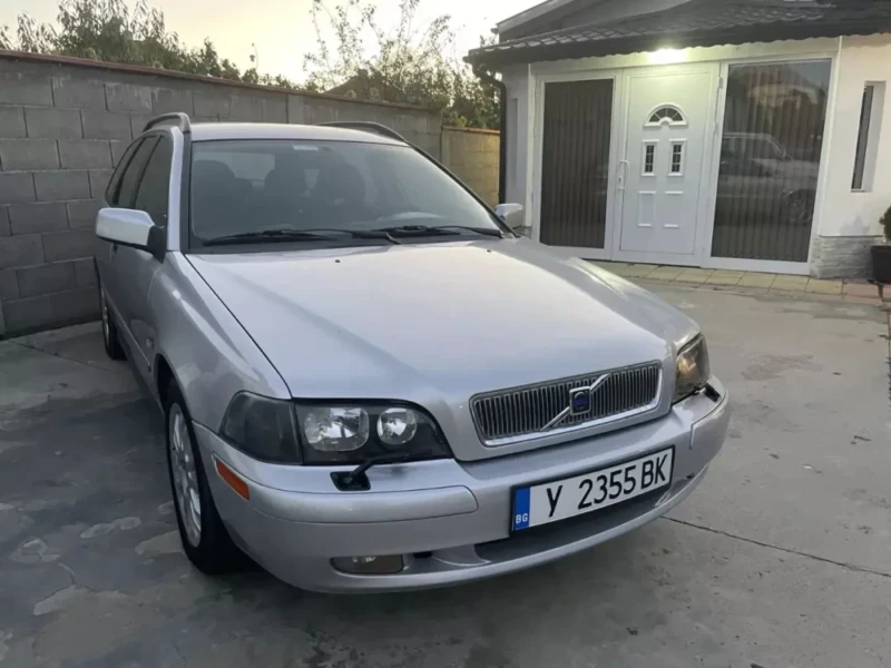 Volvo V40 Лек, снимка 2 - Автомобили и джипове - 48564472