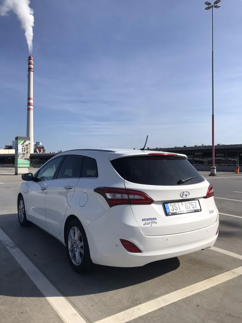 Hyundai I30 1.6 CRDI 110 к.с Weekend-Automat , снимка 3 - Автомобили и джипове - 48403111