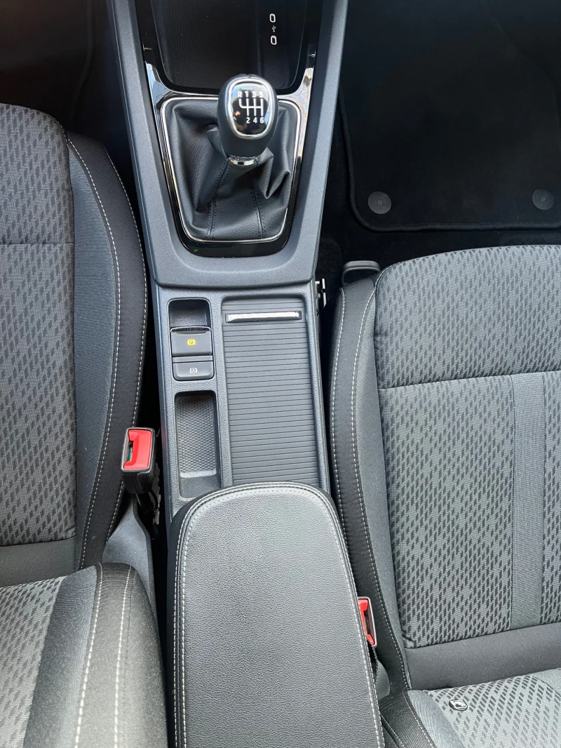 Skoda Octavia 1.5TSI Style Plus, снимка 10 - Автомобили и джипове - 52866598