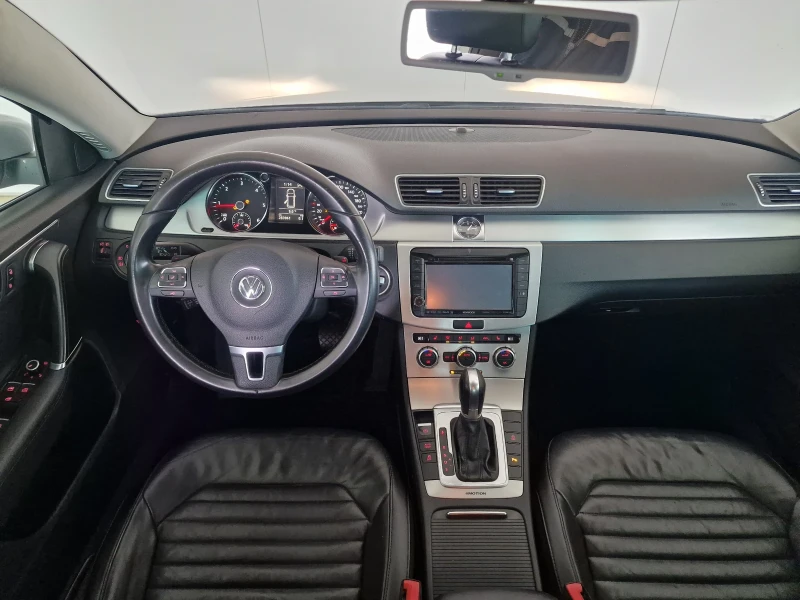 VW Passat 2.0 177kc  4MOTION  HIGHLINE, снимка 13 - Автомобили и джипове - 53271959