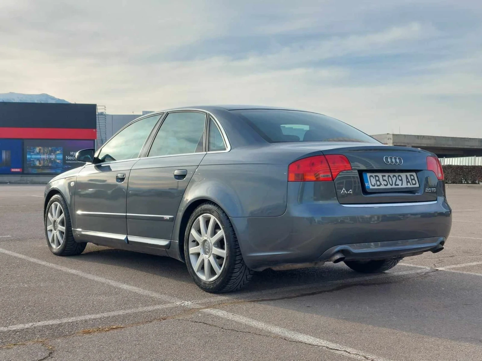 Audi A4 2.0TDI S-line - изображение 7