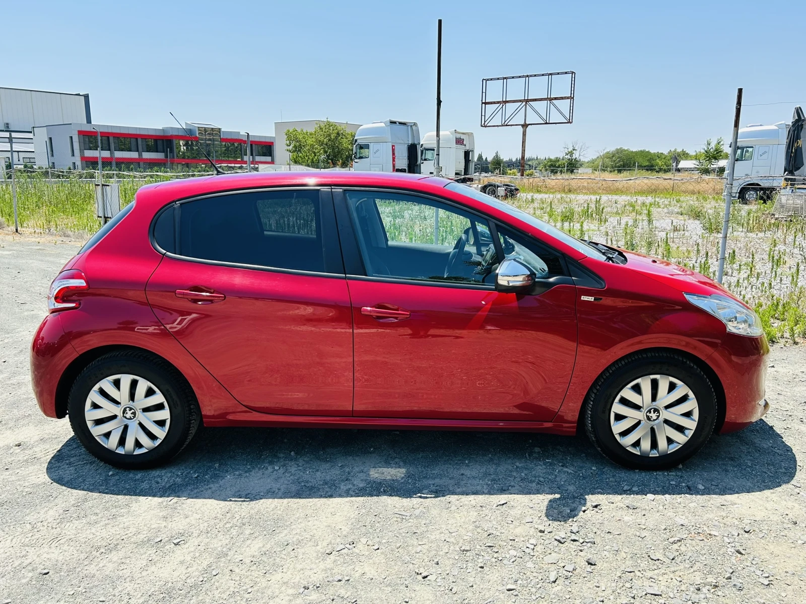Peugeot 208 1.6 e-HDI STYLE E6  - изображение 6
