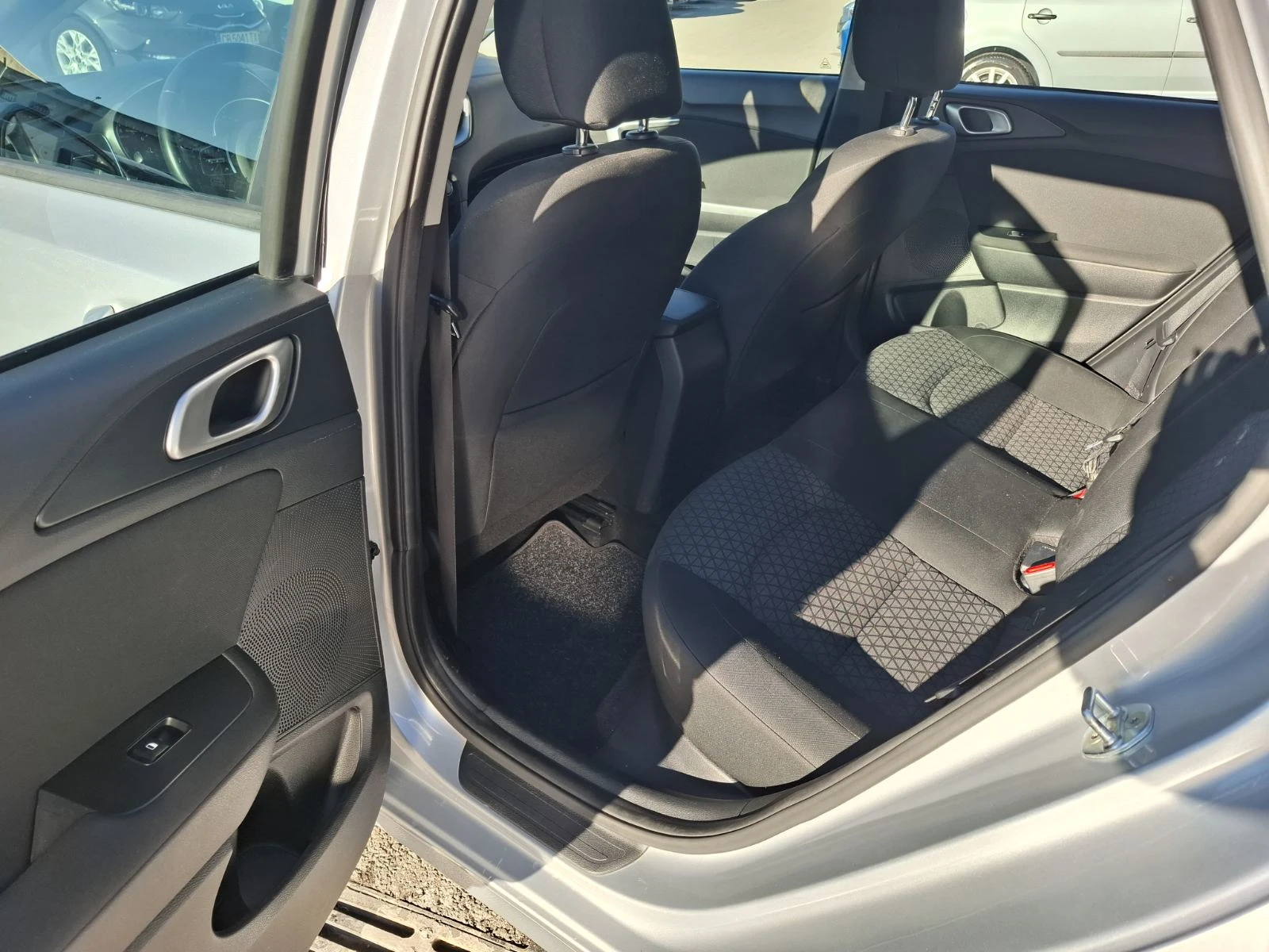 Kia Ceed 1.5 T-gdi  SW Comfort Гаранция - изображение 7