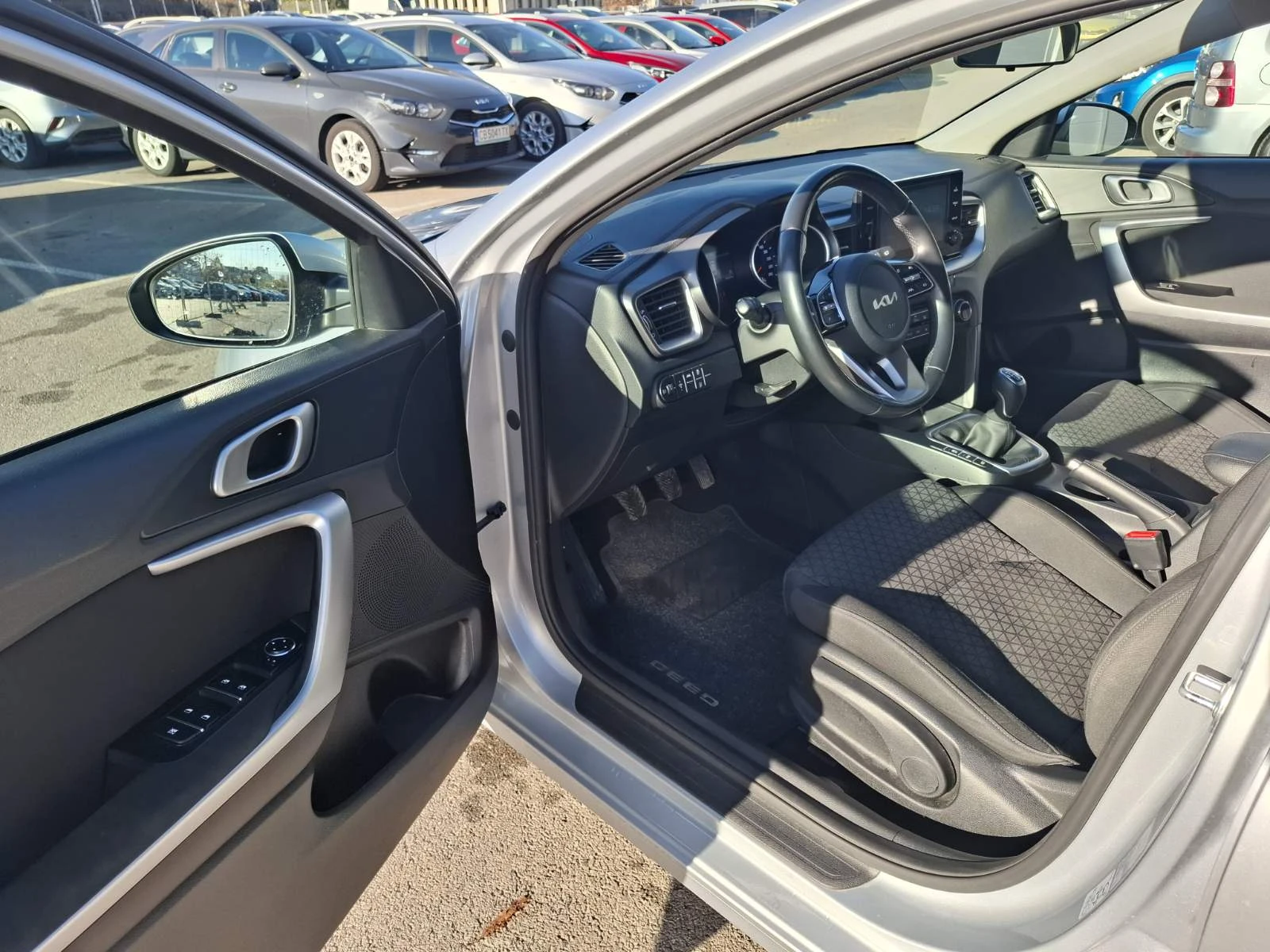 Kia Ceed 1.5 T-gdi  SW Comfort Гаранция - изображение 9