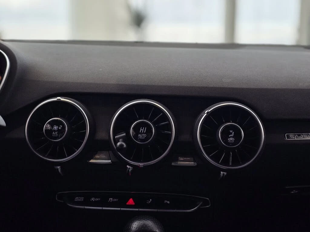 Audi Tt 2.0T* AвтоКредит * (ЦЕНА ДО БГ), снимка 15 - Автомобили и джипове - 54003748