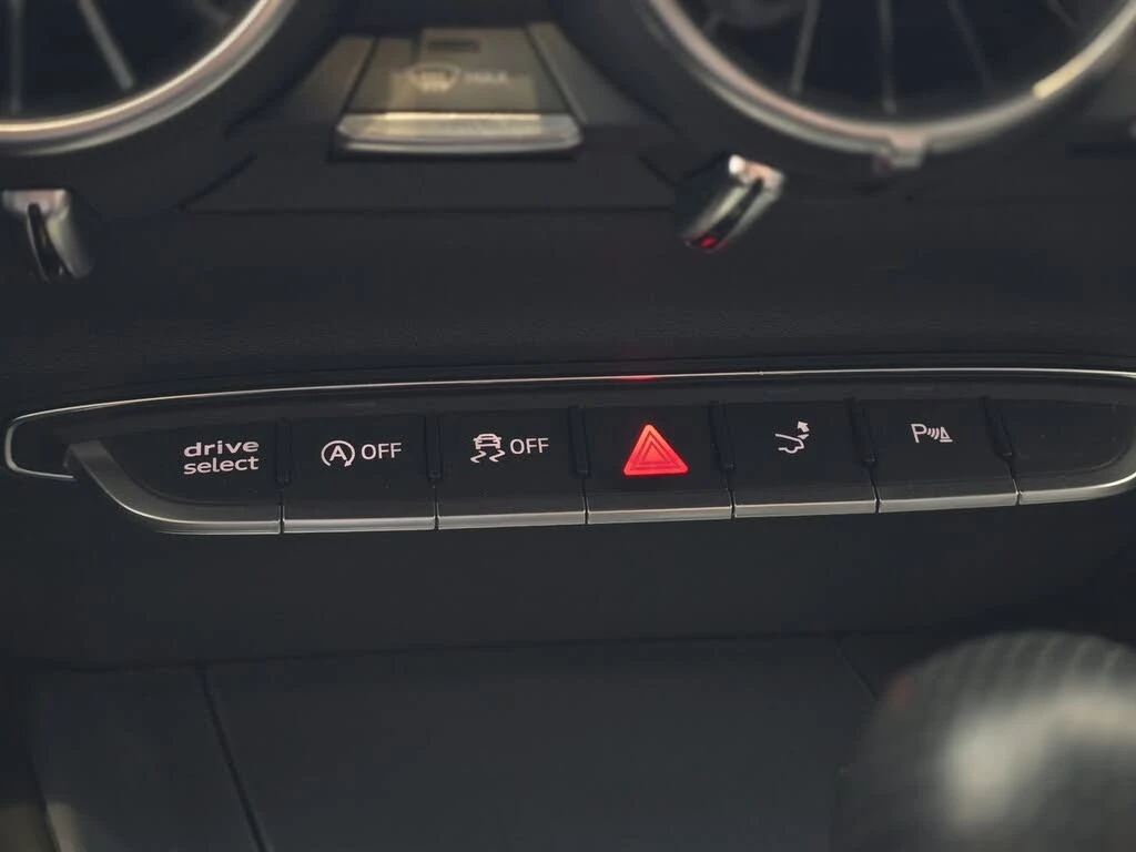 Audi Tt 2.0T* AвтоКредит * (ЦЕНА ДО БГ), снимка 14 - Автомобили и джипове - 54003748