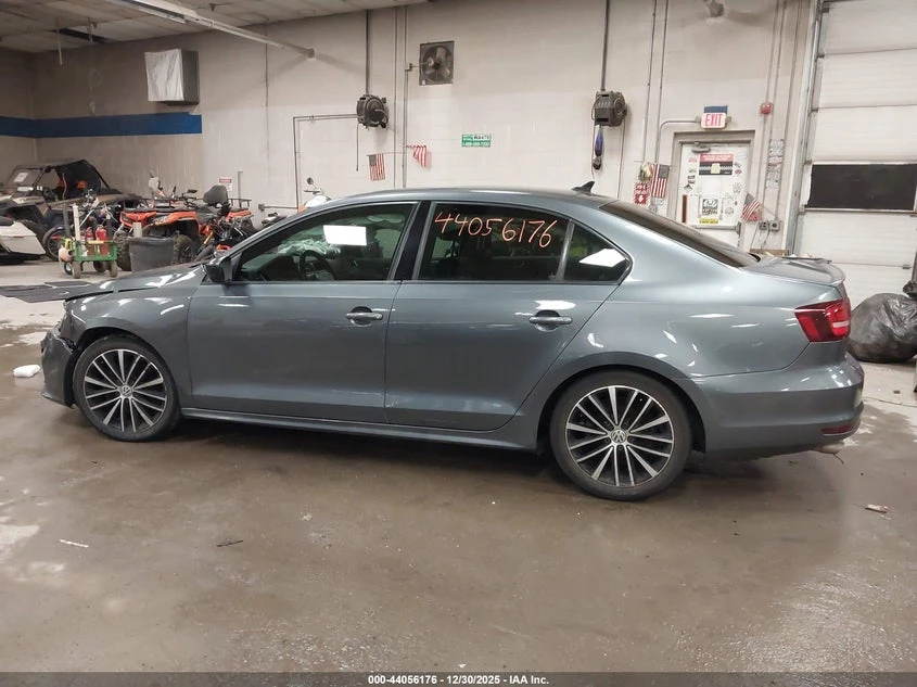 VW Jetta 1.8L I-4 DI, DOHC, VVT, TURBO, 170HP Front Wheel | Mobile.bg � ����������� 14