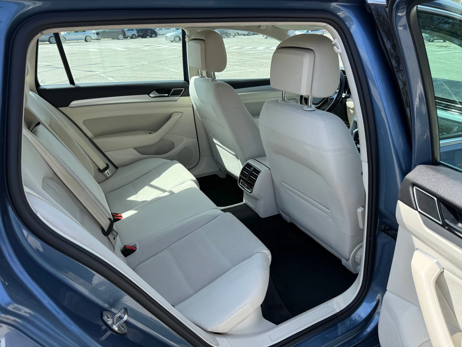 VW Passat 2.0///150p.s///Distronic///TOP///Hi-Line///BMT///, снимка 12 - Автомобили и джипове - 54081965