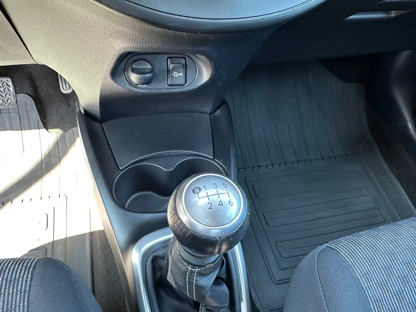 Toyota Yaris 1.33-БЕНЗИН-КАМЕРА, снимка 12 - Автомобили и джипове - 54361610