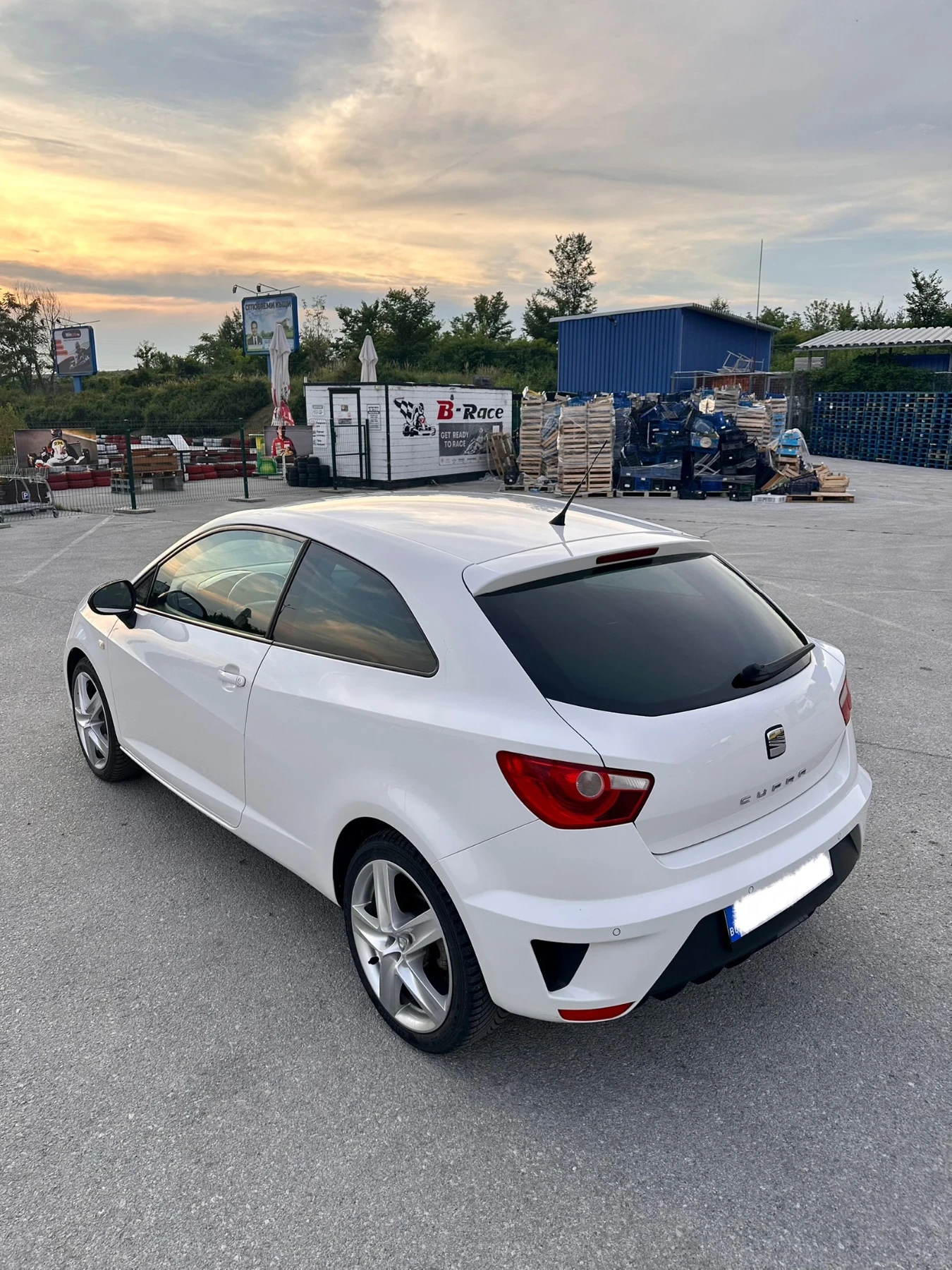 Seat Ibiza CUPRA 1.4TSI, снимка 5 - Автомобили и джипове - 54874135