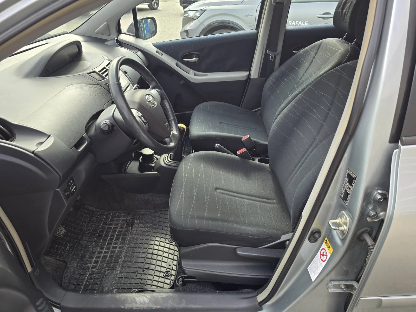 Toyota Yaris 1.4 | Mobile.bg � ����������� 9