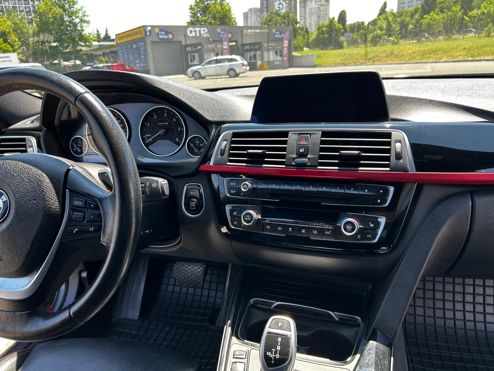 BMW 320 xDrive, снимка 10 - Автомобили и джипове - 54991938
